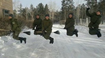 Кто то пости кажись уже, не помню тут или не... Первые ж игру в квидичи повторили военные))