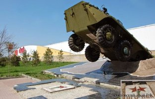 Ростов-на-Дону. БТР на бульваре Комарова, памятник парк Плевен пр. Стачки