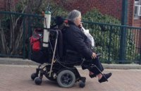 "Дредноут — боевая машина Космического Десанта, управляемая прославленным героем Человечества, чье тело получило повреждения в битве.
 Каждый Дредноут содержит капсулу с системой поддержания жизни, в которой содержится пилот Дредноута — космический десантник, который получил смертельные раны в бою, после чего его тело нежизнеспособно даже с применением имплантатов — вместо смерти он восстанавливается в качестве боевого танка и продолжает служить делу Императора."