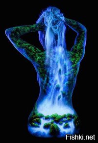 Вот те крест..."Мистический боди-арт на женских телах люминесцентными красками"