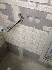 Выкину немного своего творения) 
Делал балкон и нишу в комнате кирпичом, на балкон драл плитку помельче - клеилась прекрасно на стену по разметке, а вот в нишу брал покрупней, там умотался подпорку для каждого ряда делать... 
п.с. на балкон (две стены) ушло без малого 1500 кирпичиков)