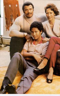 Глядя на маму, я решил что это она азиатка.