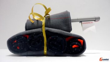 Букет из носков - это конечно хорошо. Но ведь "цветков" будет четное количество! Я такой букет не хочу.
Лучше так: