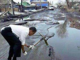 Да и Обаму победить надо, чтоб дороги не портил и в подъездах россиян не ссал...