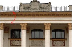 Вот на вашем фото антаблемент (см. ниже)
А аттик - это не ГОРИЗОНТАЛЬНАЯ часть сооружения, ЛЕЖАЩАЯ на колоннах, а СТЕНКА, возведенная НАД карнизом. Т.е. аттик можно построить уже на антаблементе.