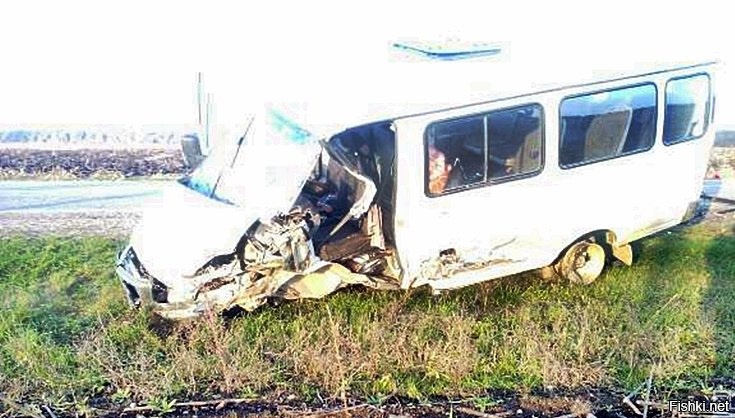 В результате аварии оба водителя, а также 56-ти летняя пассажирка «Калины», получили тяжелые травмы и были госпитализированы.

27 октября 2015 года в Краснодарском крае на автодороге Афипский — Новодмитриевская — Горячий Ключ произошло лобовое столкновение двух транспортных средств – легкового автомобиля ВАЗ 11183 «Калина» и микроавтобуса «Газель». Авария произошла в 16-10 по местному времени. 50-ти летний водитель «Газели» отвлекся от дороги и поздно заметил припаркованные на обочине грузовик МАЗ и внедорожник УАЗ Патриот. Испугавшись возможного столкновения, он совершил резкий маневр для объезда и «вылетел» на полосу встречного движения, по который в этот момент ехал автомобиль ВАЗ 11183 под управлением 37-летнего водителя. В результате аварии оба водителя, а также 56-ти летняя пассажирка «Калины», получили тяжелые травмы и были госпитализированы. Женщине-водителю авто с видеорегистратором, двигающегося за «Калиной», благодаря своевременной реакции удалось избежать участия в аварии.

Пруф