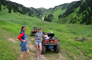 Немного покатушек по нашим горам + вид с горнолыжного курорта Каракол (Киргизия). Все фото мои личные и сделаны в Алматы и Алматинской области.