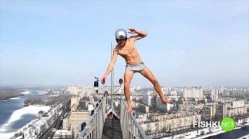 Стесняюсь спросить. А нах..я шлем ? :)