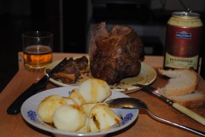 Пью пиво, ем мясо, после этого пердю брутально... и вуаля - никакого живота..