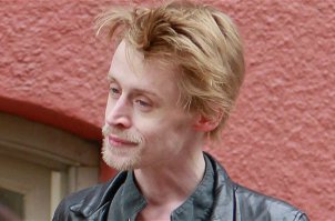 Синька-зло не спорю.Но играть нормальные роли с лицом переребенка-проблематично.отсюда и проблемы