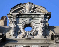 вот еще аттик. Целый проф. архитектор и художник Владимир Ильичев именно так это и назвал. Можно глянуть в ютубе.