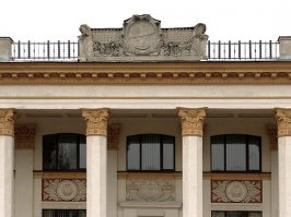 Вместо аттика показан антаблемент, не?
Аттик - это стенка над карнизом антаблемента же, судя по определению. Как то так: