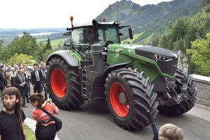 современные трактора очень даже ничего выглядят
DEUTZ-FAHR
Fendt 1050
Lamborghini R8