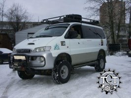 Полноприводные минивены уже придуманы: Hyundai Starex, Toyota Hiace, Nissan Caravan. Сделайте только заводские опции, которые сейчас гаражные мастера наваривают.
И если глянуть мировой опыт, даже на роль транспорта судного дня есть конкуренты.