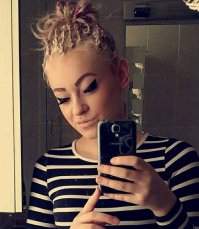 Судя по ее прическе и макияжу к ее з.а.е.б.а.м. все привыкли. Так что ничего ужасного не произошло.