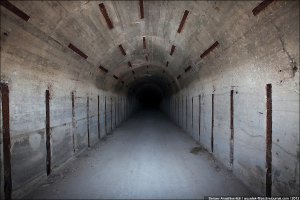 У нас в районе Севастополя, на 17км (там где байк-шоу проходило) есть похожий объект ЗПК ЧФ