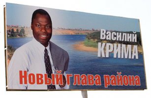 И здесь возникает вопрос. Почему в России негры нормальные, а в Штатах "тупые"?