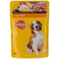 Смотреть, как эта собака нянчит цыплят сплошное умиление!