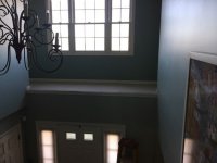 Если повиснуть на люстре, откроется проход за картиной.