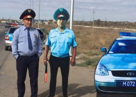 ну, классика... слева как настоящий!