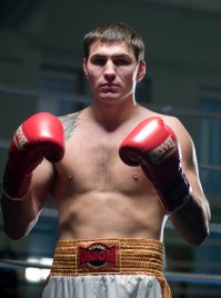 Донецкий боксер Станислав Каштанов в марте получил лицензию Федерации профессионального бокса России и начал выступать под российским флагом. Тогда же Каштанов подал документы на получение российского гражданства. В августе он принял участие в боксерском поединке с доминиканцем Феликсом Валера в рамках байк-шоу мотоклуба «Ночные волки» в Крыму.