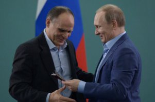 Тренер сборной России по дзюдо получил российское гражданство.
Гражданин Италии Эцио Гамба привел национальную команду по дзюдо в 2012 году к удивительному результату — к замечательному успеху на Олимпийских играх, к самому лучшему результату за всю историю Олимпийских игр. Ни одна национальная сборная такого результата не добивалась: пять медалей, из них три золотые".