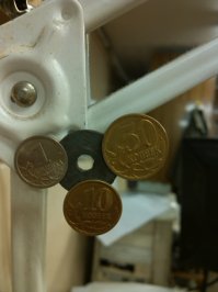 Рубль и старше нет. Вобщем все желтые и 10 руб. тоже.