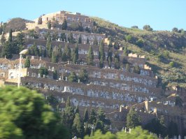 К примеру, кладбище Монтжуик в Барселоне.