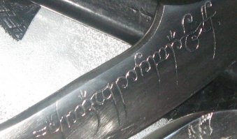 Такой лак не фонтан,трескается и осыпается...Надо брать для ногтей-вязкий и хорошо держится.Напряжение не особенно важно,важен ампераж.От мобилы адаптер сгодится.