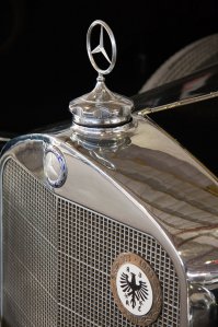 Маскоты или накапотные фигурки