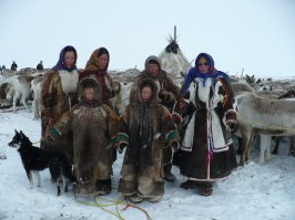 Знакомый фотографировал. Обратите внимание на модницу справа