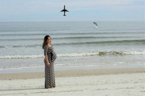  Снимок беременной жены “испортило” одно милое создание