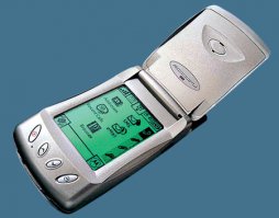 У меня был motorola accompli 008. крутейший аппарат для своего времени. приложения к сожалению были только Java, был GPRS и вполне хватало встроенного браузера, почтового клиента и мессенджеров