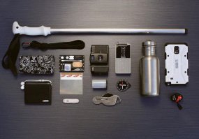 ЛОМО Компакт, был такой фотоаппарат у меня. Откуда он здесь? Пойду проверю антресоли.