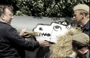 Жрет много)