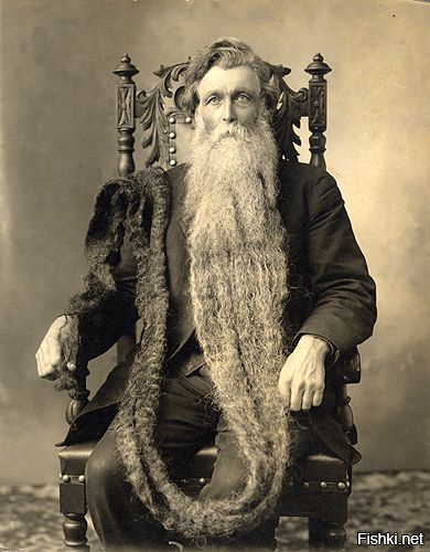 Идет зайчик по лесу, увидел белочку и влюбился