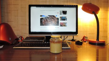 На фото не горчица, а говно. Купил ещё за пару месяцев до нового года - ещё пол банки, а никто не жрёт. Цена ~2 евро+. Думал полакомиться... В составе написано, что там вино для вкуса и т.д. и т.п., а на самом деле уксуса зафигачено не жалея так, что жрать нельзя - никакого вкус, один уксус.
На банке написано Mayle Old Style?? Old Style - это вот что (фото прилагаецца)