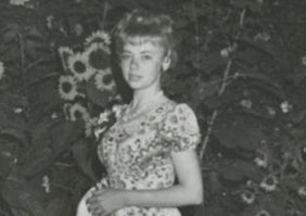 Цитата:  "Фото её молодости. Возможно даже в том самолёте!"
-----------------------------------------------------------
Это кадр из фильма с актрисой играющей Джулиану Кёпке.
А сама Джулиана была такой