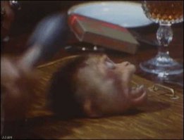 Автор, ты забыл про китайский изыск - обезьяньи мозги. 
Клиенту приносят живую обезьянку, зажимают голову в специальном отверстии обеденного стола, срезают верхнюю часть черепа. Блюда готово! Приятного аппетита!