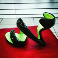 А как вам такое? Сам занимаюсь поставками и продажей женской обуви более 10 лет. Такого еще в живую ни разу не видел. Дизайнер не известен. Москва.16.02.2016.Выставка в Измайлово.