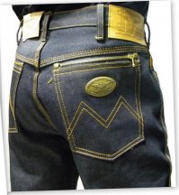 А у нас в начале 80-х Монтана были самые дорогие джинсы на толкучке. И обязательно чтоб молния на задних карманах была. Сейчас бы такие ни за что не купил