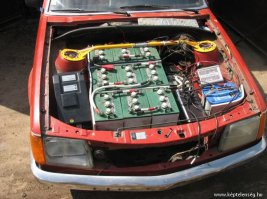 В Лондоне представлен безопасный автомобиль из стекла