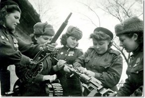 Девушки со ШКАСами...классное фото в первый раз вижу