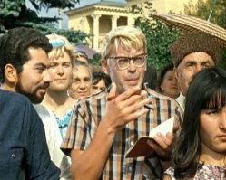 Леопард, спрятавшийся на дереве