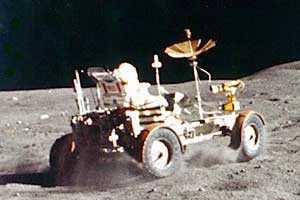 Забросить автоматический аппарат сложнее, это известно любому инженеру. Банально потому, что в автомате требуется учесть ВСЕ мыслимые и немыслимые ситуации и отказы. Как это может сделать человек (причем не один - а три человека в корабле и сотня специалистов на земле) - показал аполон-13.
Ну и касаемо воды - ее брали гораздо больше и в первую очередь она работала в системе охлаждения, но ее было только 200 литров. Еда на несколько дней вряд ли весила более 50кг, но эту цифру в том числе легко уточнить.

"колесные крылья" - чтобы пыль не поднимать, на луне пыль была большой проблемой - взбивается легко. В том числе с этой проблемой столкнулись на посадке.

Ну и в заключение потоков бреда (сильно сомневаюсь, что вы перестаните отвечать забитыми еще в 70ых штампами и начнете думать): для фальсификации полета аполон-11 потребовалось бы также сфальсифицировать ВСЮ программу аполон, джемини, ВСЕ высадки на луну, при этом каким-то образом установить на луне три лазерных отражателя (которые работают по сей день) и кучу научного оборудования. Телепортировать, видимо. Ну и во влечь в этот заговор ВСЕ страны и ВСЕХ специалистов.

Вам не кажется, что этот заговор мог быть рожден только в больной фантазии конкретного человека? И зацепить он мог только таких же недалеких людей с больной фантазией?

PS наглядное "зачем нужны крылья???":