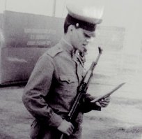 Рядовой Сергей Шойгу принимает присягу. 1977 год