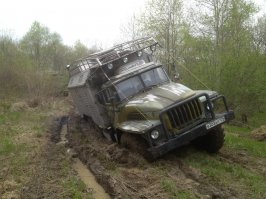 Давно уже читал на форумах про то как строил его рукастый человек с дальнего востока. Добавлю фоток что я сохранил для мотивации себя на подобный подвиг как нибудь когда/если созрею.