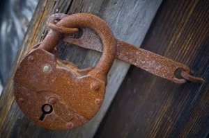 Как говорится вперёд и с песней! Не сделали еще гаечных ключей для такого замка :)