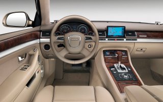 Это не планшет.Полноценный экран, только тыкать в него не получится. Все управляется крутилкой ММИ.