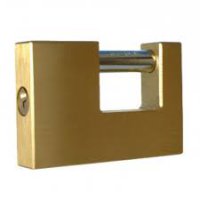 А мне нравятся замки такого плана, подогнать так, чтобы тонкая отвёртка еле пролезала, довольно трудно взломать.